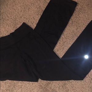 Black lululemon yoga pants